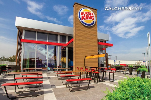 Mesas exterior Burger King Brunete