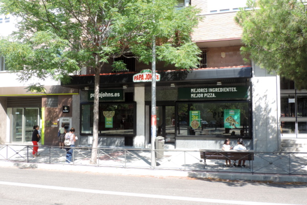 entrada Papa Johns's Avenida Reina Victoria