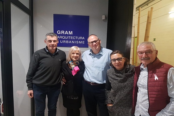 Visita de la alcaldesa de Esplugues a la oficina de Gram